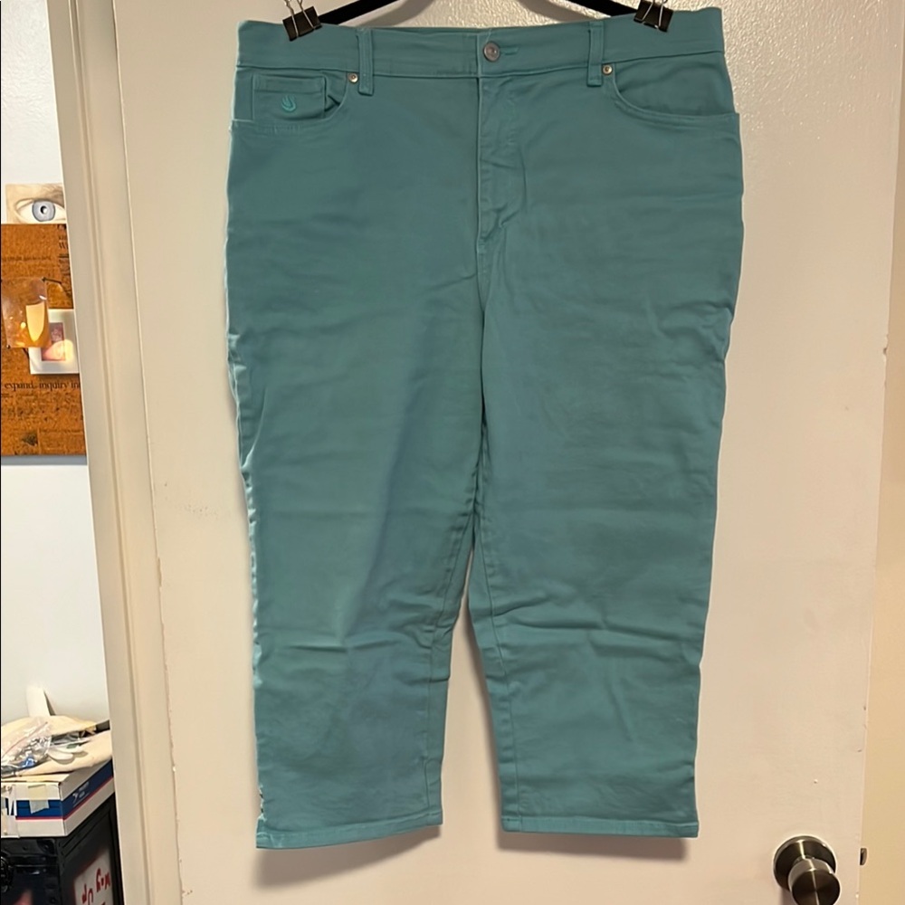 Gloria Vanderbilt Women's Capris in Aqua